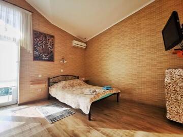 Фото номера Двухместный номер с 1 кроватью и балконом Апартаменты Мини-Отель Натали г. Балаклава 22